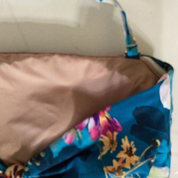 New. Pilyq floral bikini set.  Large. Retail $148 - Picture 11 of 11